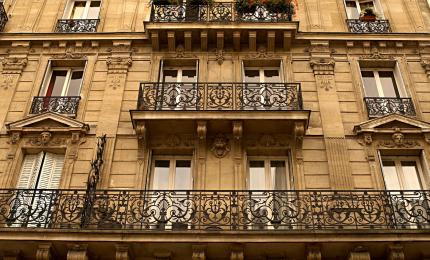 Scheletul unei femei de 70 de ani, găsit la opt ani după moarte. A murit singură, uitată de toți în Paris