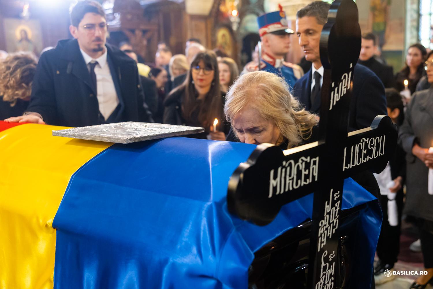 Imagini din timpul slujbei religioase de la Biserica Sfântul Elefterie