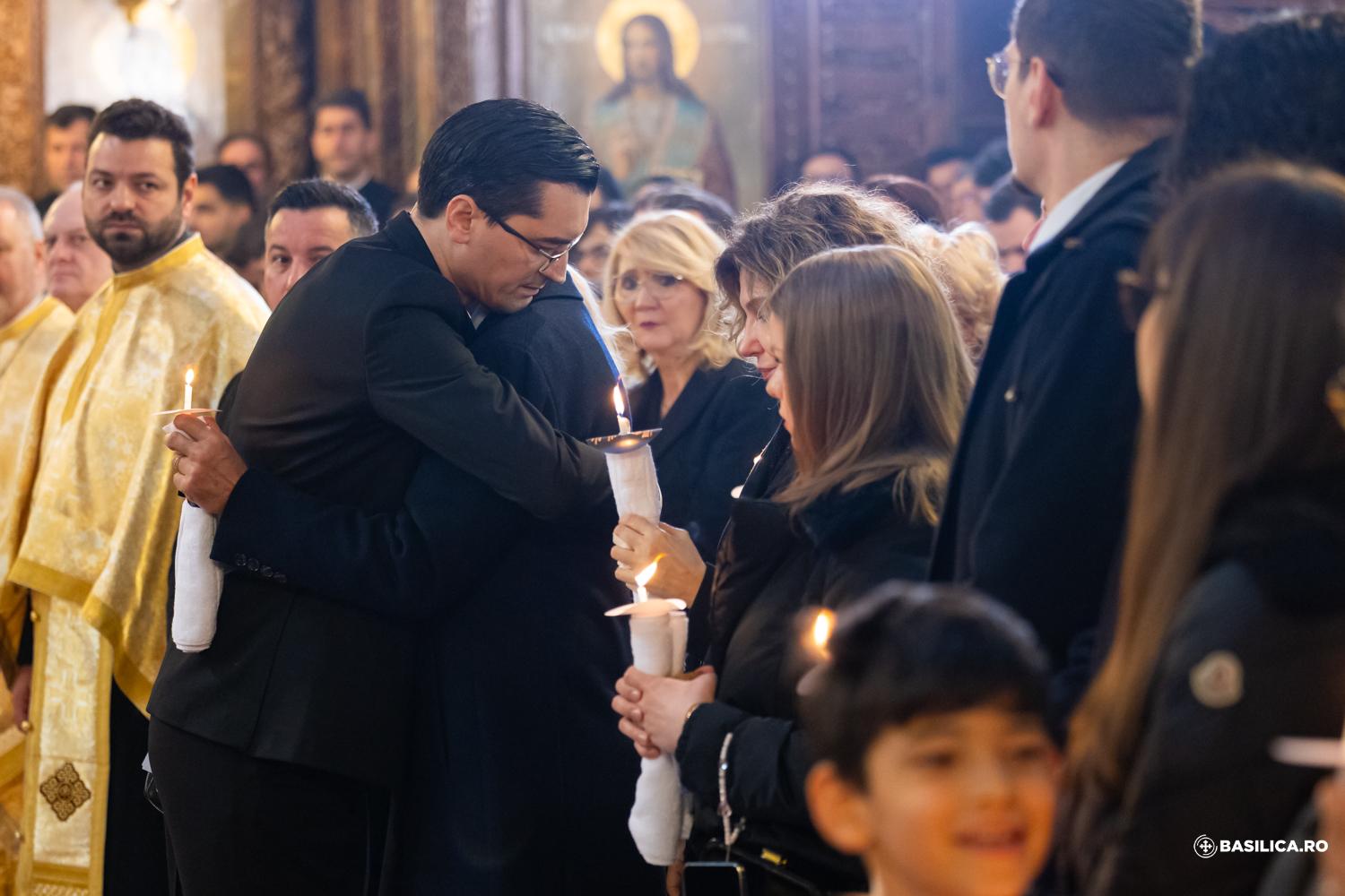 Imagini din timpul slujbei religioase de la Biserica Sfântul Elefterie