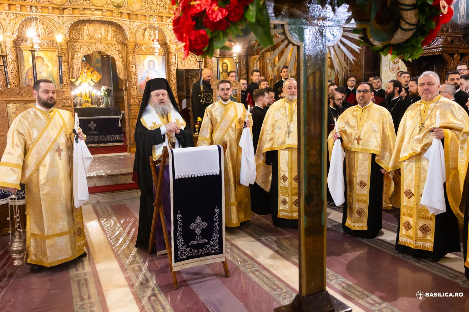 Imagini din timpul slujbei religioase de la Biserica Sfântul Elefterie