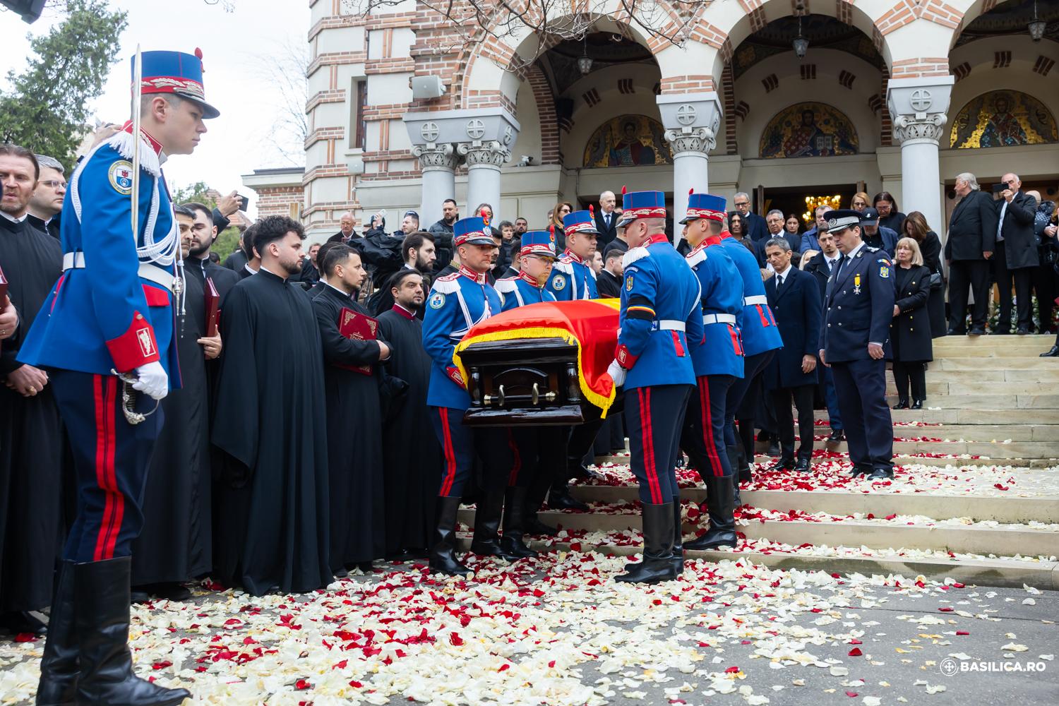Mircea Lucescu a fost înmormântat cu onoruri militare la cimitirul Bellu din Capitală