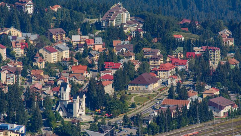 Sute de cabane şi vile din Prahova şi Braşov, goale de Paşte. Preţurile pornesc de la sub 100 lei de persoană