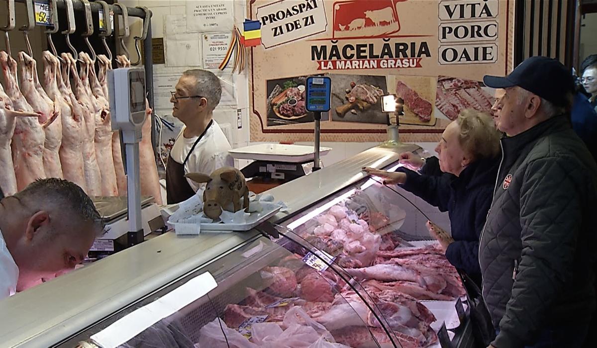 Paşte "la bucată". Românii stau zeci de minute la coadă pentru preparate tradiționale cumpărate cu porția