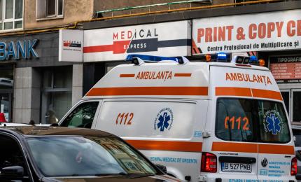 La un pas de tragedie în seara de Paşte. Un copil de 6 ani, salvat de pe marginea unei ferestre în Vâlcea