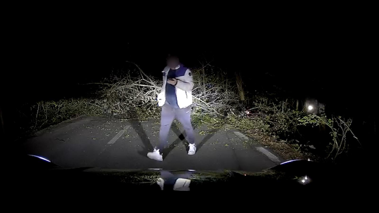 "Nu pot să cred, au ieşit de pe drum. Mi-e rău". Momentul când Mihai şi David sunt găsiţi de prietenii lor