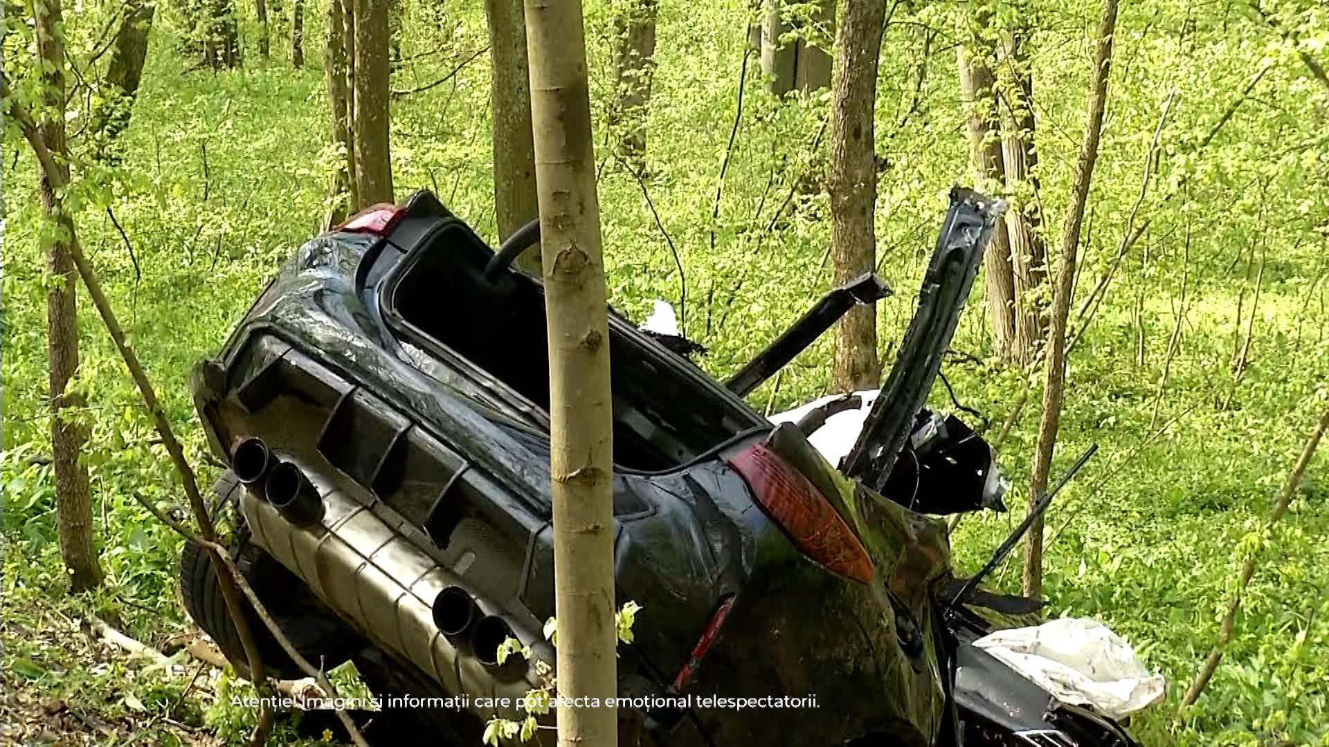 Moartea a venit cu 140 de km/h. Filmul accidentului din Ciolpani în care Mihai şi David au murit