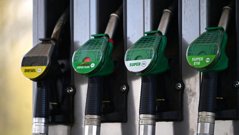 Producţia mondială de petrol, cea mai mare scădere din istorie. Preţuri record în următoarele săptămâni