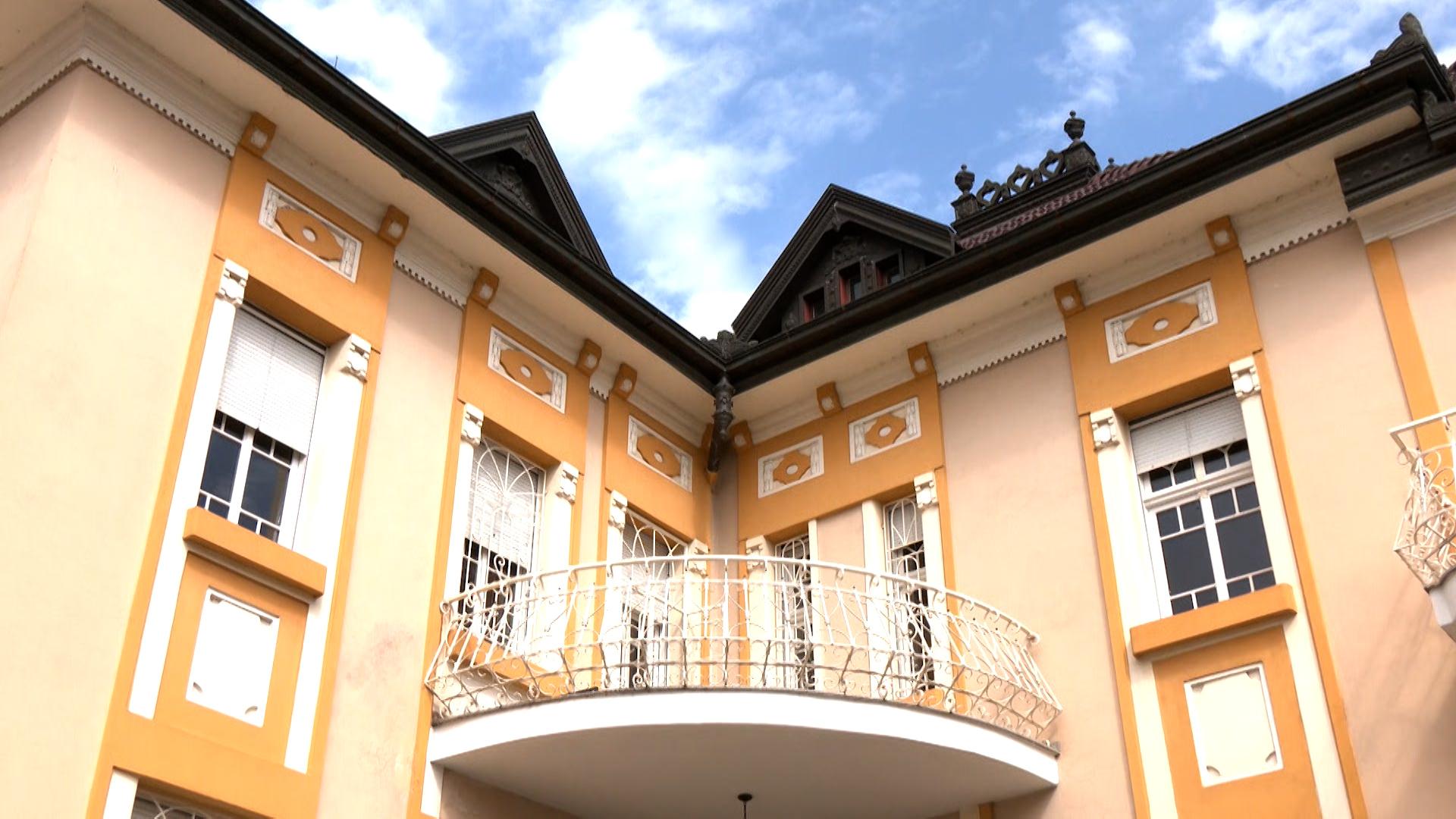 Cum au pus mâna clanurile din Timişoara pe vile istorice. Momiţă Bona se lăuda cu investiiţile făcute