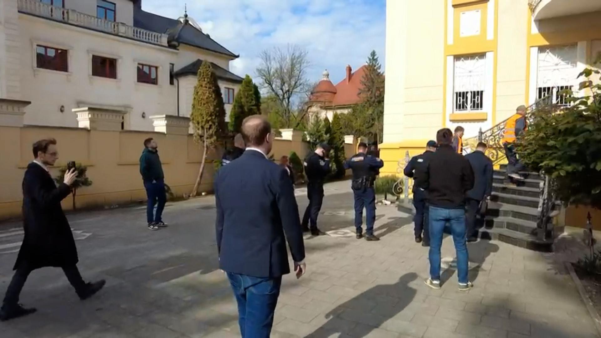 Cum au pus mâna clanurile din Timişoara pe vile istorice. Momiţă Bona se lăuda cu investiiţile făcute