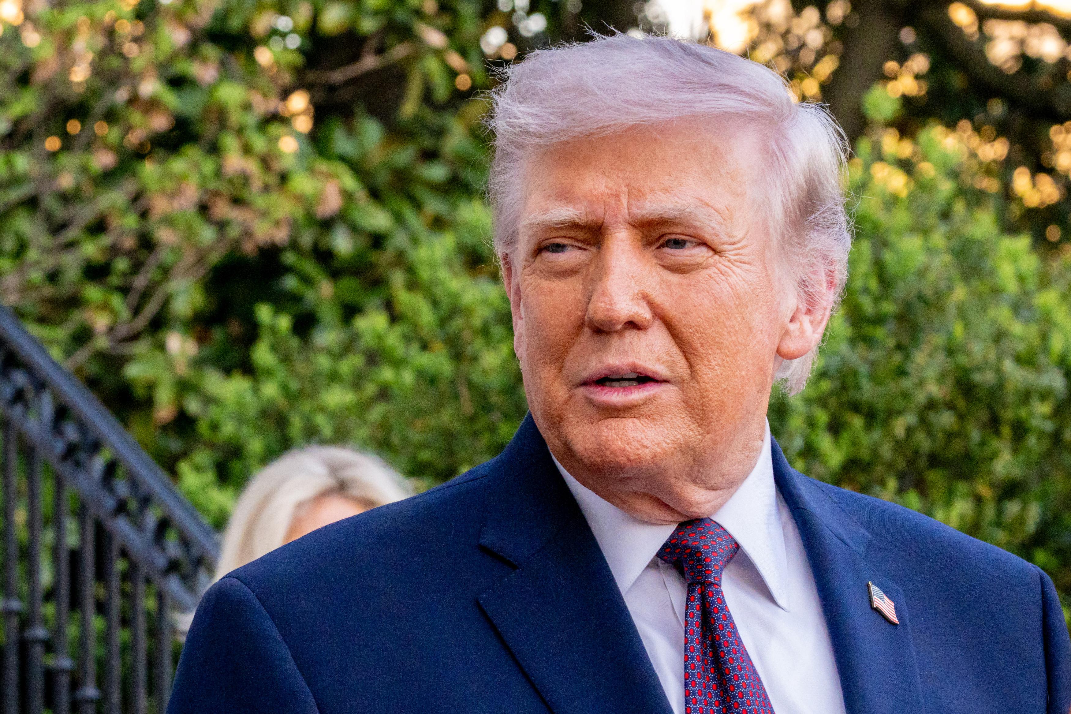 Trump, mulțumit că petrolul este "doar" 92 de dolari. Armata SUA trimite din nou mii de militari lângă Iran