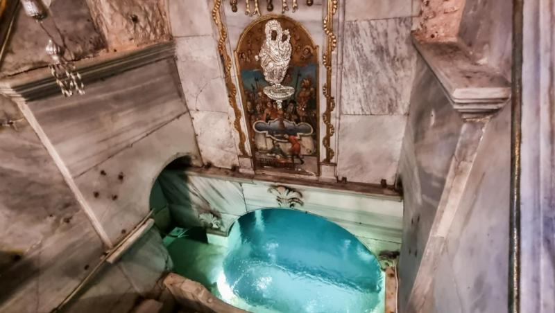 Izvorul Tămăduirii 2026. Sărbătoarea închinată Maicii Domnului și tradiția apei sfințite