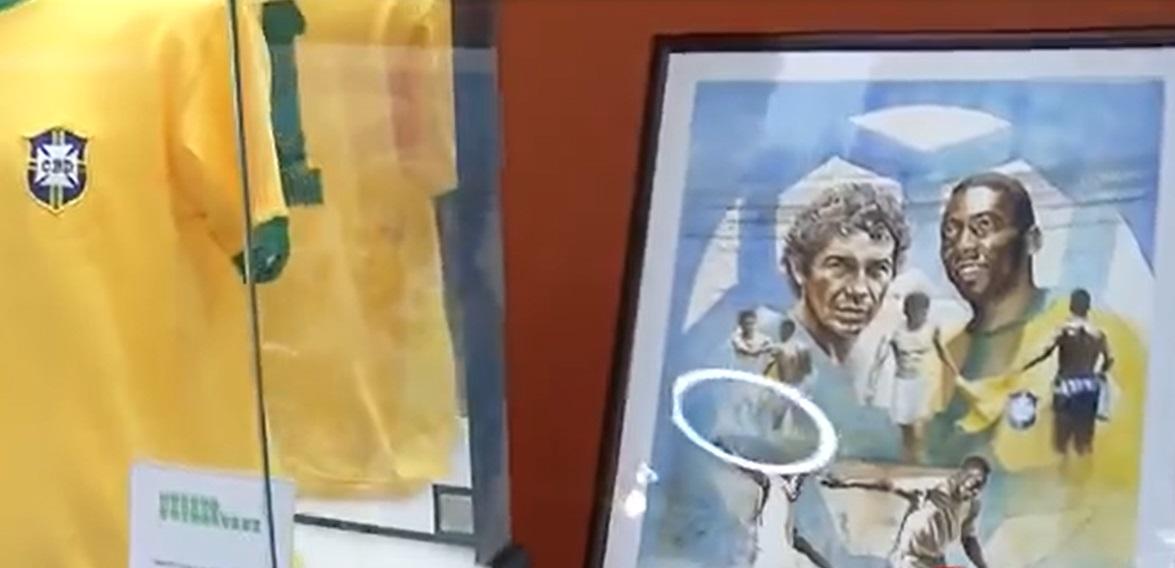 Colecţia de tricouri şi trofee a lui Mircea Lucescu, expusă la Muzeul Fotbalului