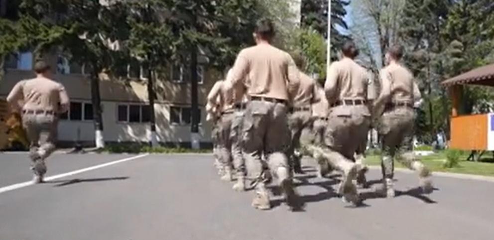 EXCLUSIV. Unde se vor antrena românii din "armata voluntarilor", plătiţi cu 4.000 de lei pe lună