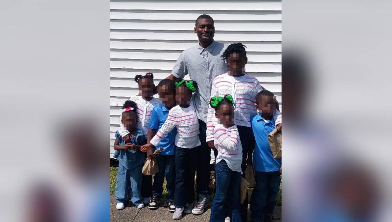 Shamar Elkins, în vârstă de 31 de ani, fost membru al Gărzii Naționale din Louisiana