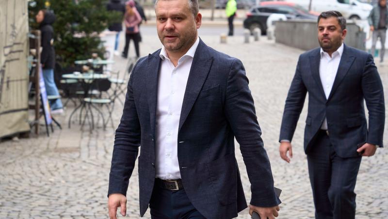 Mesajele anti-cezariană, eliminate de pe panourile din București. PMB: "Edilul a luat decizia să intervină"