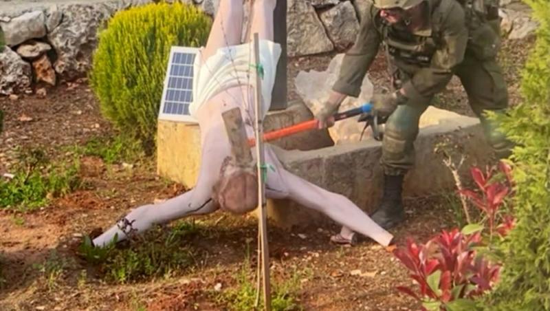 Israelul le cere scuze creştinilor după ce un soldat a distrus cu toporul o statuie cu Hristos răstignit