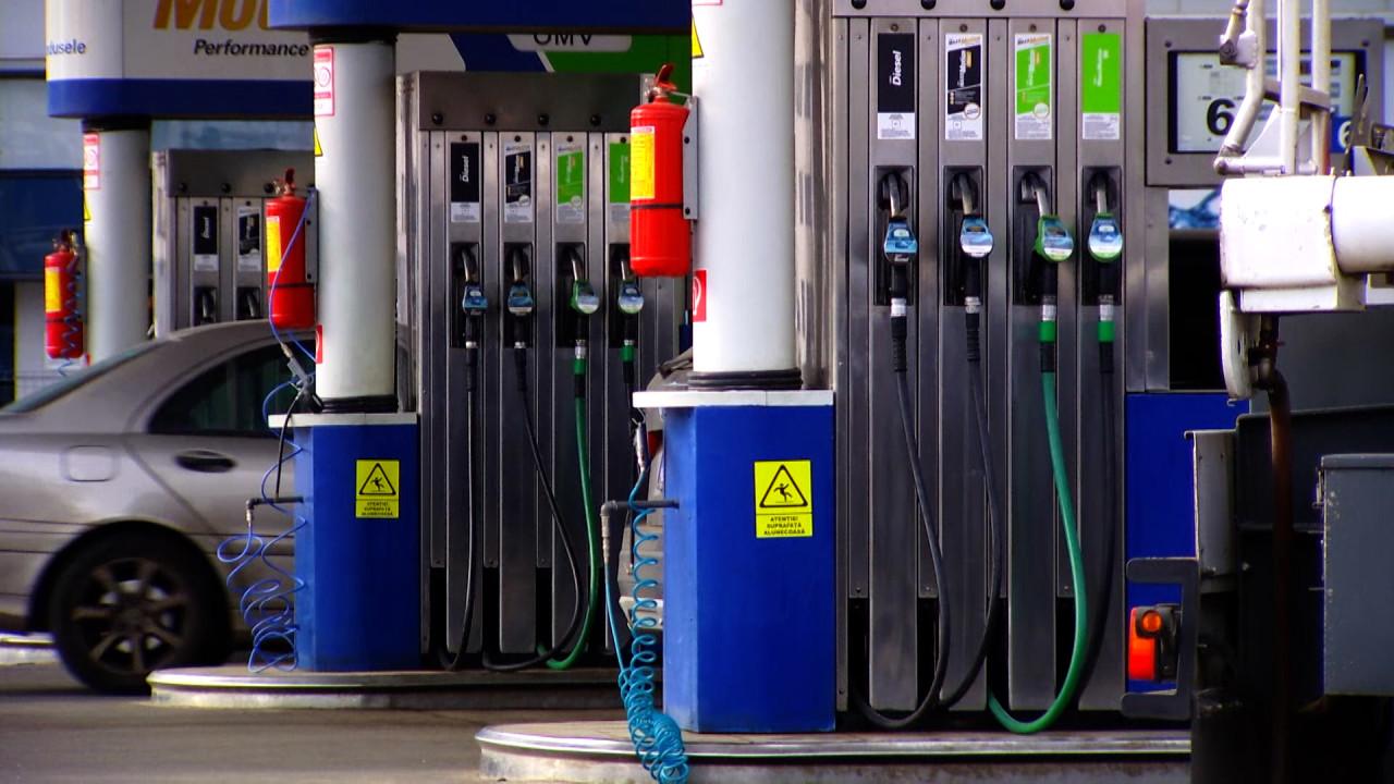 Carburanţii, la cel mai mic preţ de la începutul războiului, dar situaţia ar putea ţine doar câteva zile