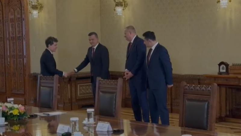 Au început consultările la Cotroceni. Delegaţia PSD a ajuns la discuţiile cu Nicuşor Dan