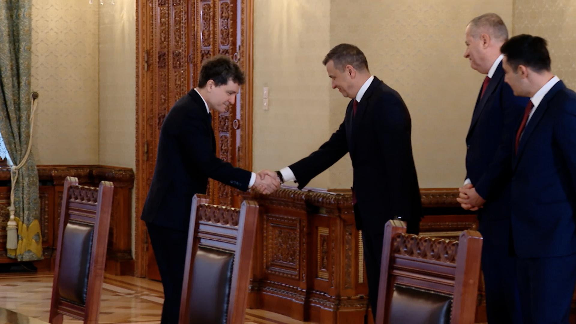 Moțiune de cenzură vs. guvern minoritar. Filmul consultărilor de la Cotroceni