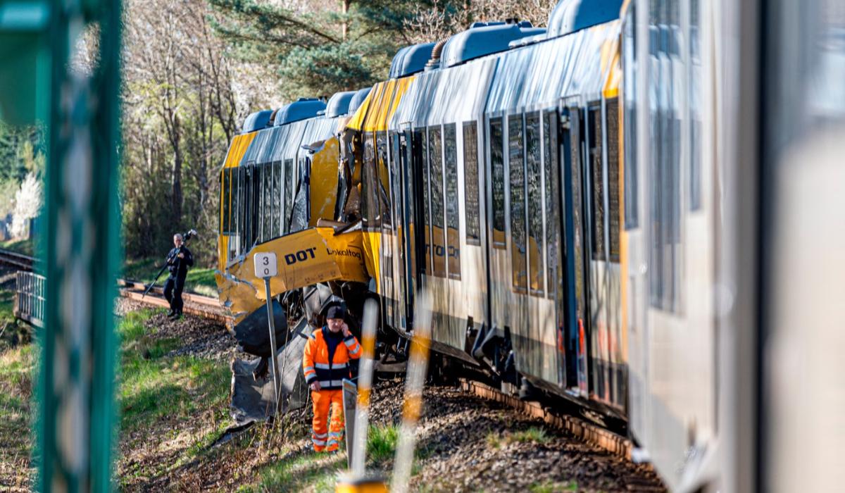 Două trenuri s-au ciocnit frontal în Danemarca