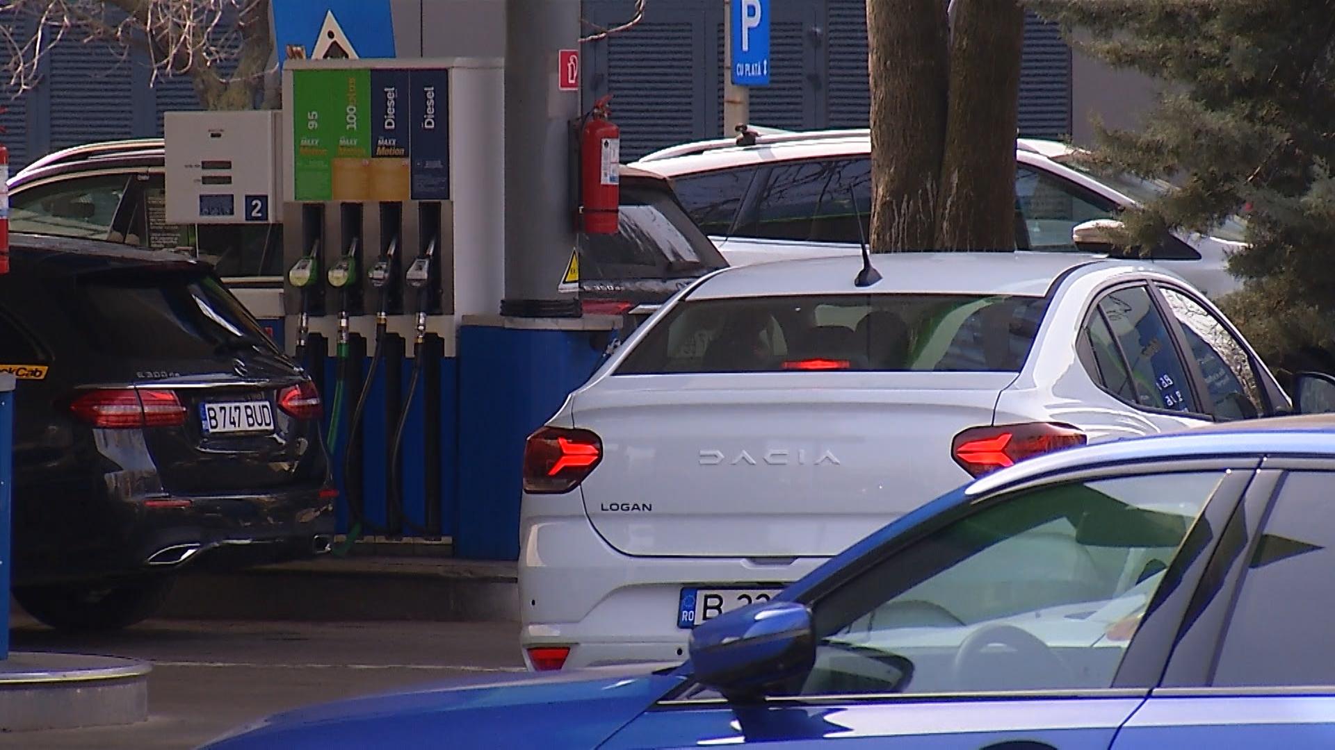 Staţiile au rămas fără motorină, după ieftinirile record. Carburanţii s-au scumpit însă iar, cu 50 de bani