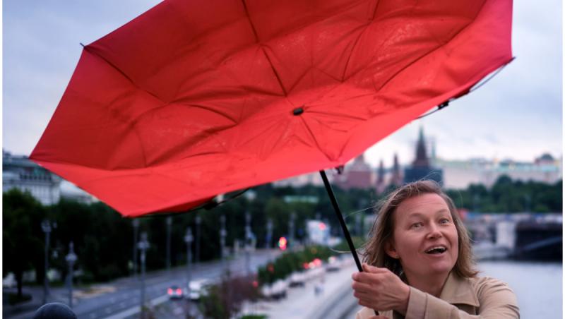 Alertă ANM: Toată ţara va fi sub avertizare de vijelii, de duminică dimineaţa până luni la 02:00