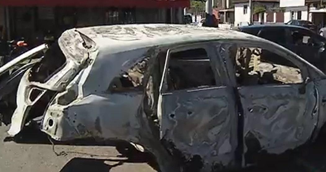 O maşină a luat foc în Capitală, după o neacordare de prioritate. A rămas fără permis şi şoferul nevinovat