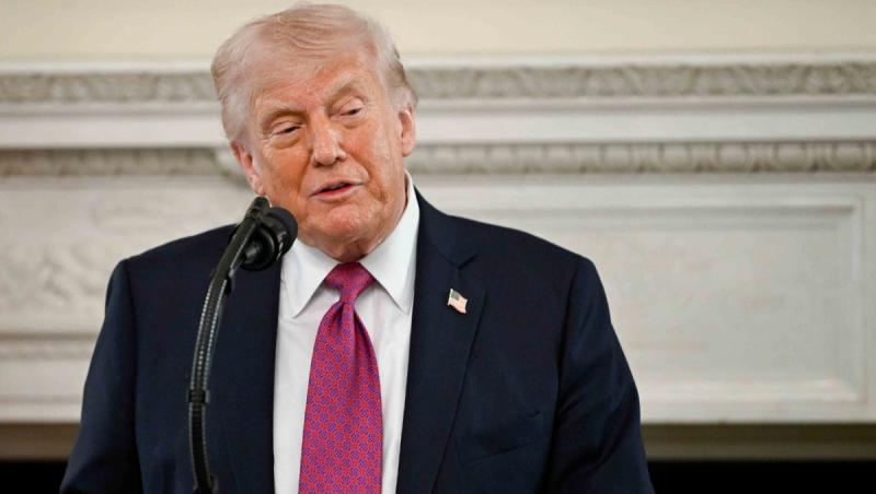 Donald Trump lansează o nouă ameninţare la adresa Iranului: "Ar fi bine să se dea bătuţi repede"
