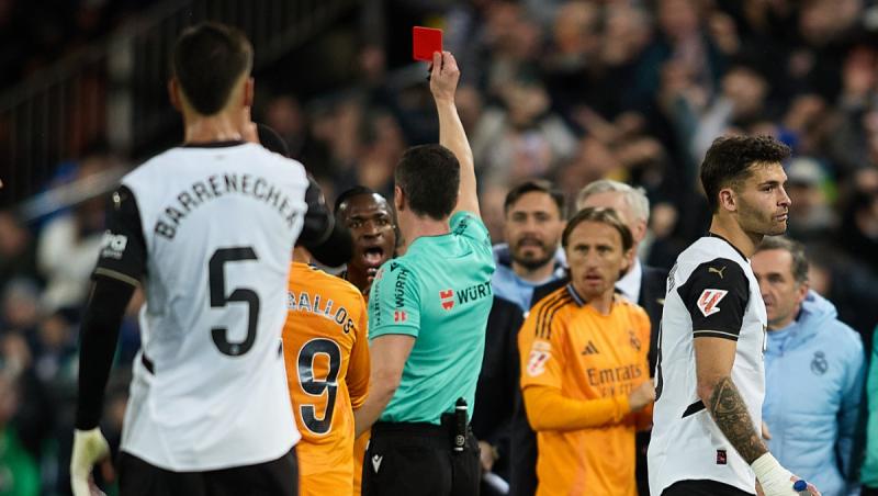 Jucătorii care &icirc;şi acoperă gura &icirc;n timpul confruntărilor verbale, pasibili de cartonaş roşu la CM2026