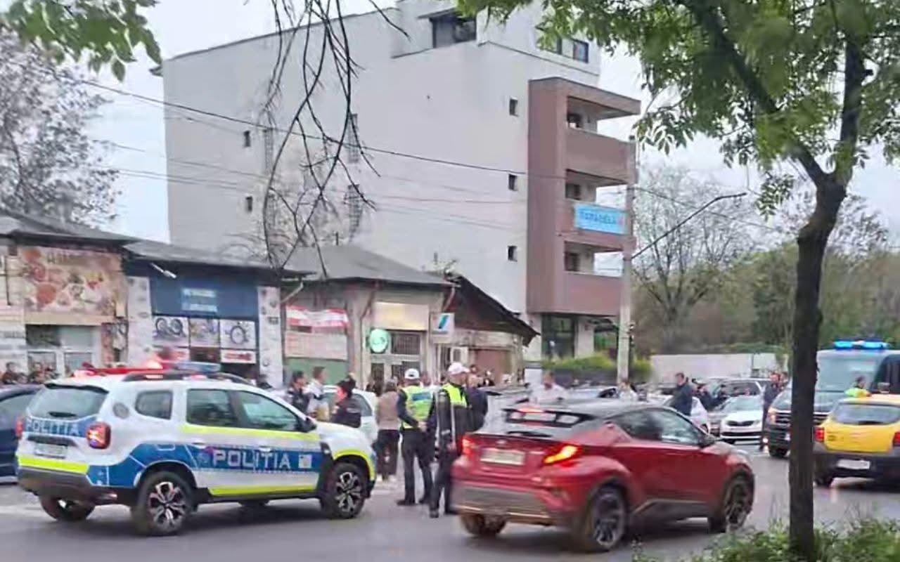 A făcut infract la volan şi a provocat un accident rutier în Capitală. Bărbatul de 47 de ani a murit