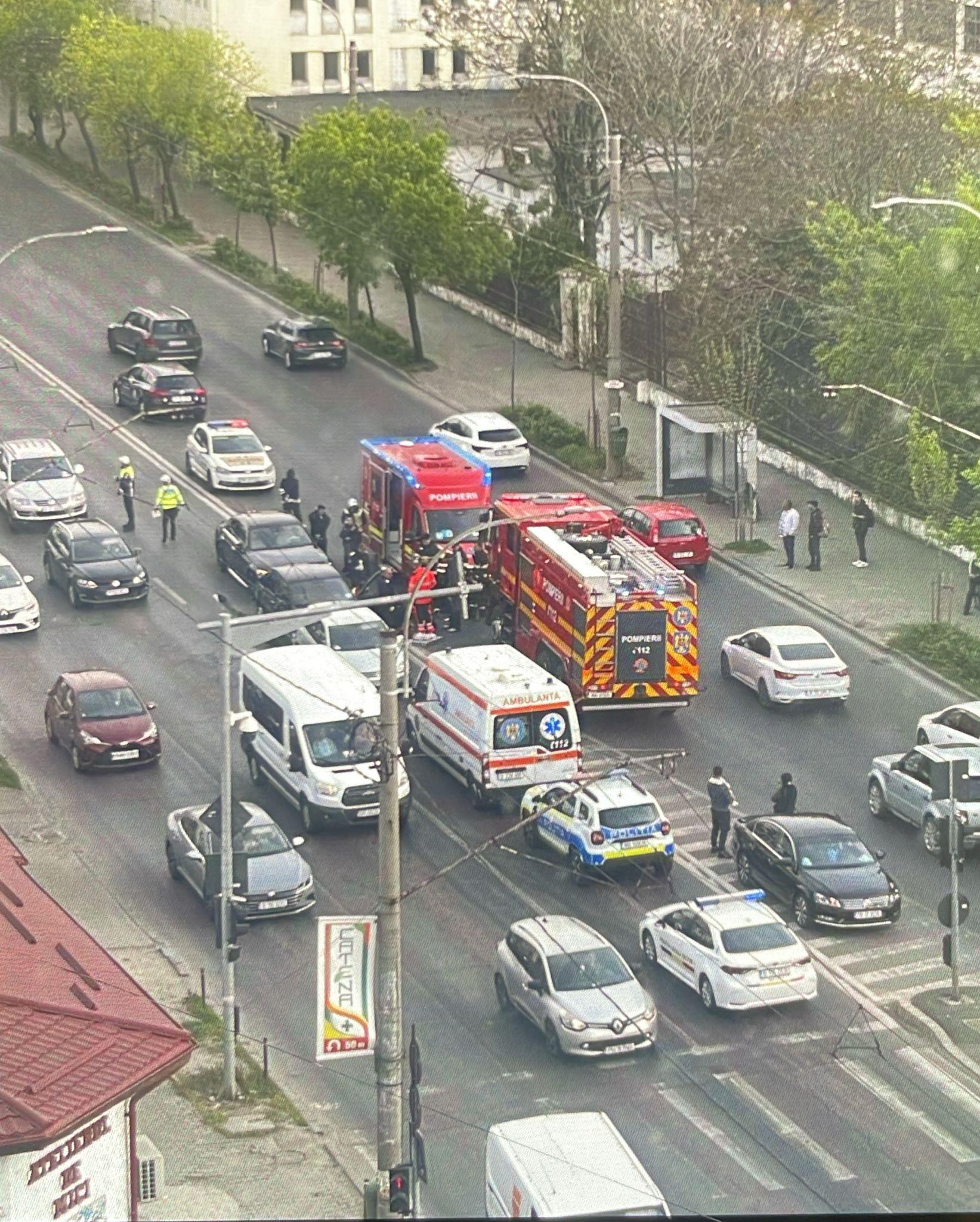 A făcut infract la volan şi a provocat un accident rutier în Capitală. Bărbatul de 47 de ani a murit