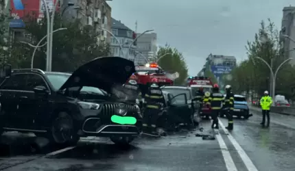Accident în lanț în centrul Capitalei, după ce un șofer a intrat pe contrasens. O femeie a fost rănită 26 accident