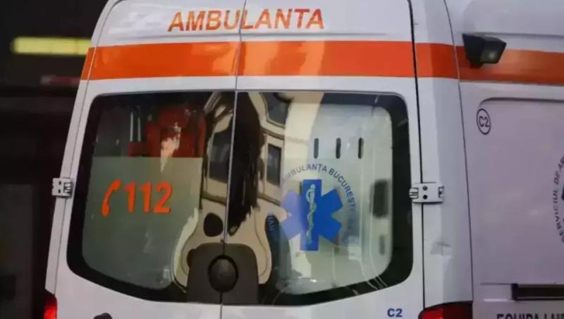 Un copil de 7 ani a căzut de la etajul doi al unui bloc din Focșani. Se afla în casă cu tatăl său