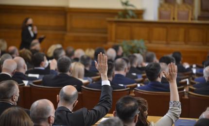 Cel mai bătrân șef de stat din lume. După 43 de ani la putere, introduce funcția de vicepreședinte