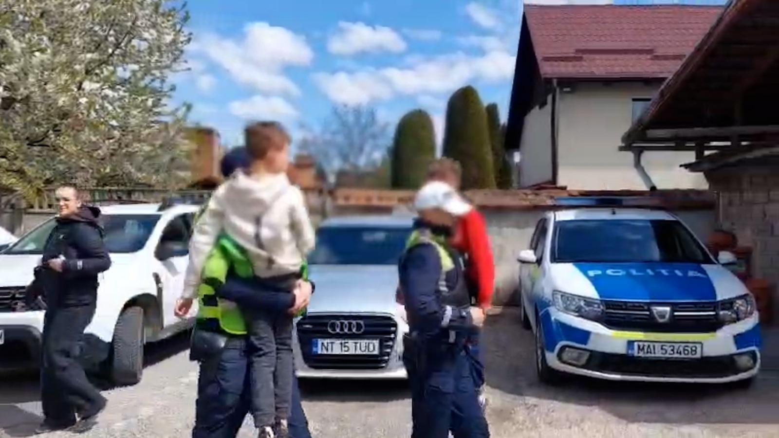 Maris şi Mihai, cei doi frați dispăruţi din Râşnov, au fost găsiți. S-au adăpostit într-o casă în construcție