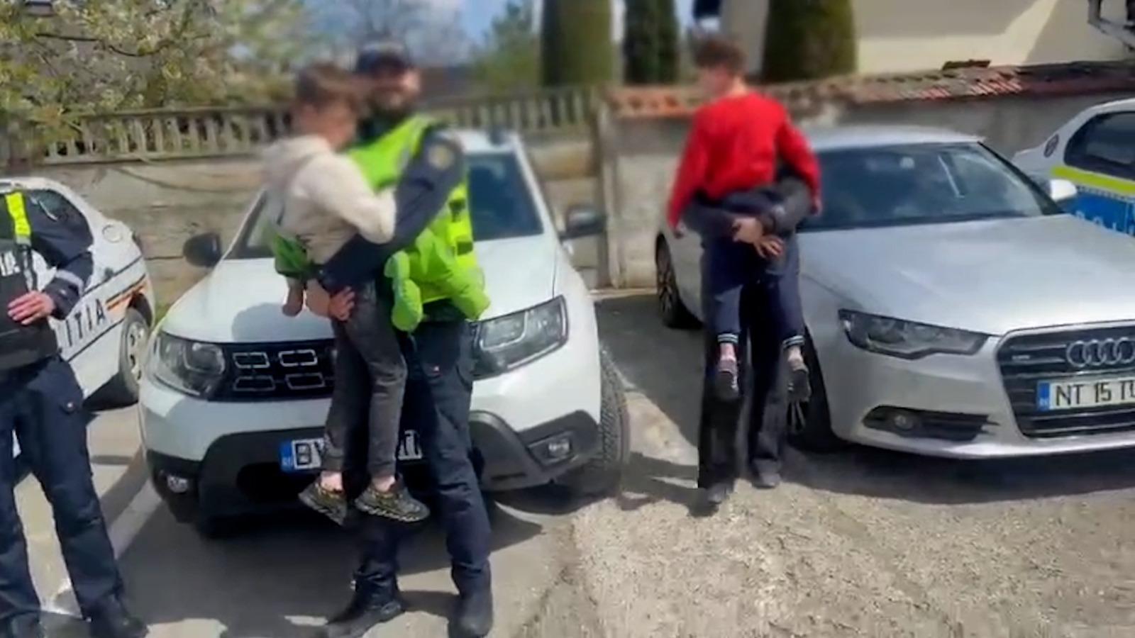 Maris şi Mihai, cei doi frați dispăruţi din Râşnov, au fost găsiți. S-au adăpostit într-o casă în construcție
