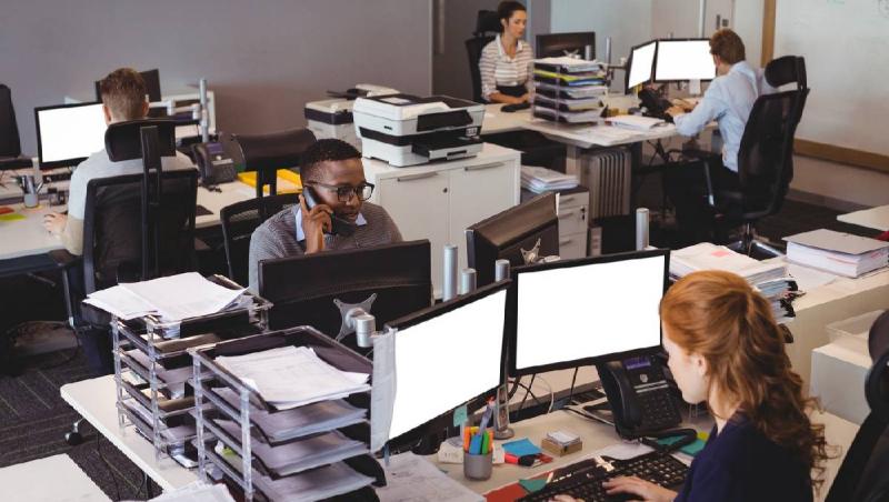 Sondaj INSCOP. 4 din 5 români cred că poți reuși prin muncă, fără pile