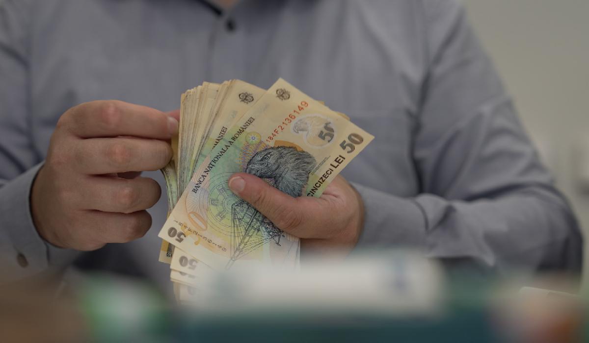 Cât costă un trai decent în România. Nevoile de bază, aproape un lux