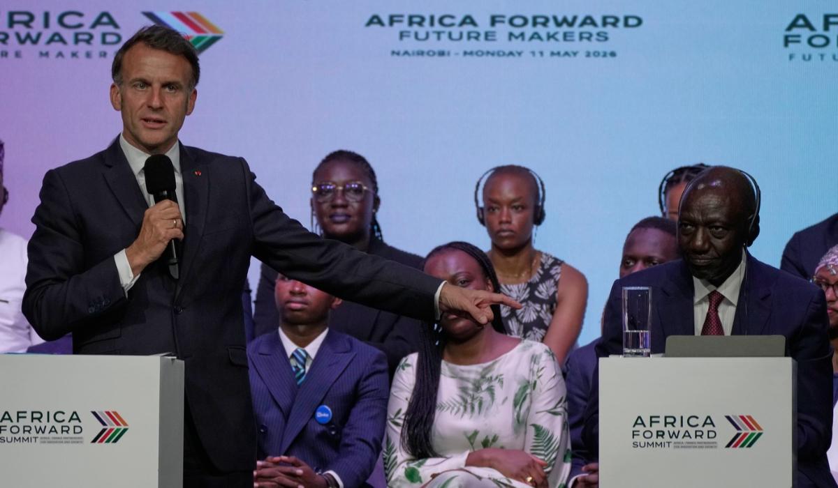 Momentul în care Macron se enervează la o conferinţă din Nairobi. A urcat pe scenă şi a certat publicul