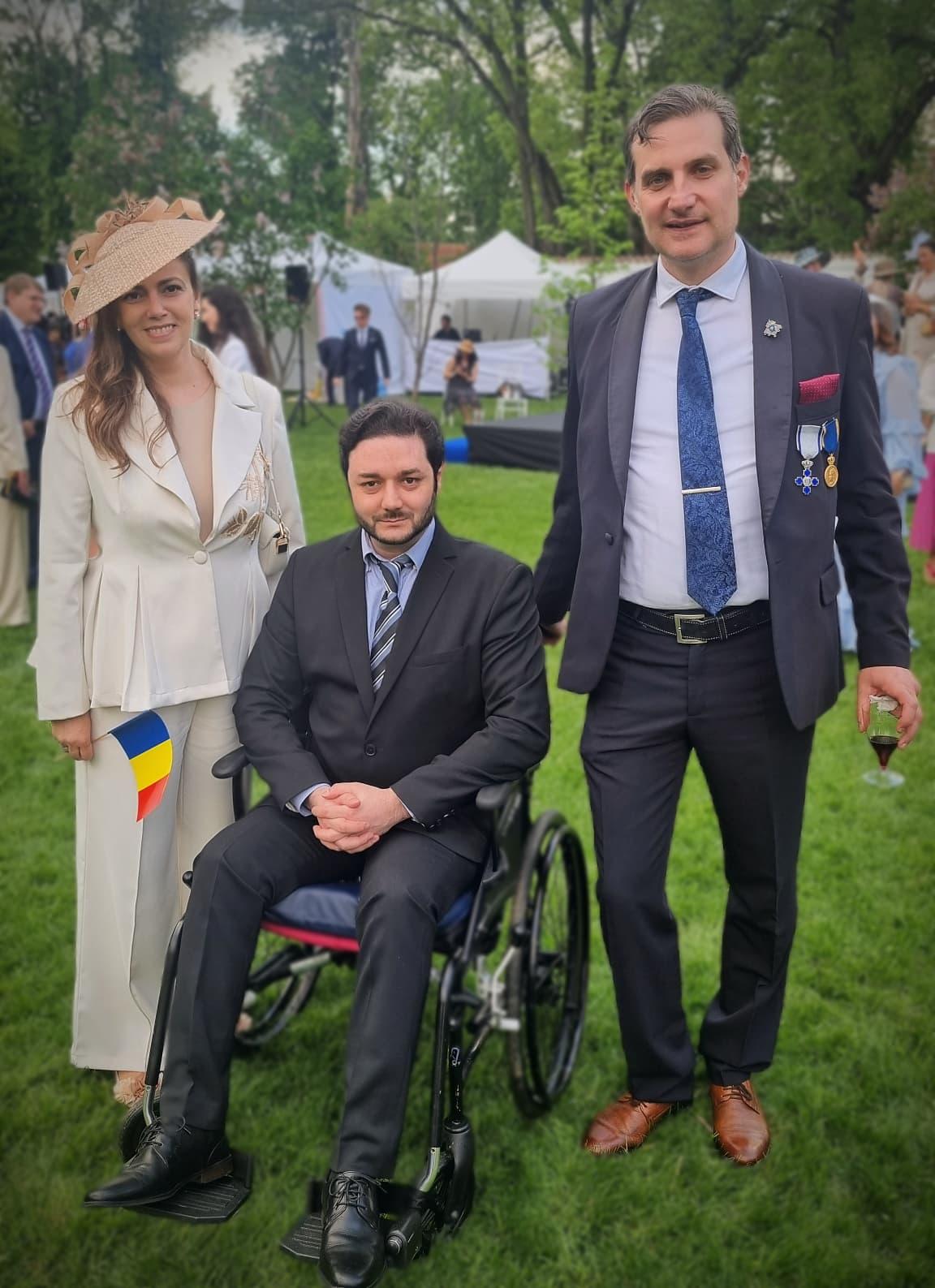 Incredibila poveste a lui Ștefan Doyle, tânărul care s-a întors pe scenă în ciuda luptei cu scleroza