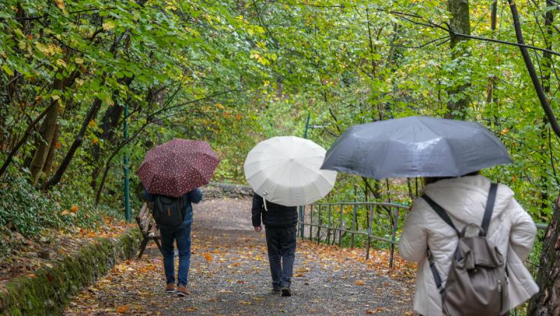 Vremea se schimbă radical în România, temperaturile scad și cu 10°C. Când scăpăm de frig