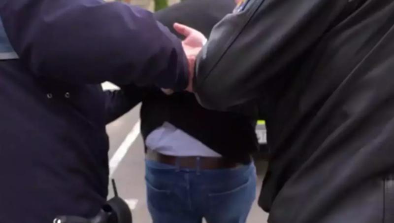 Bărbat de 48 de ani din Iași, arestat preventiv pentru că şi-ar fi violat şi lovit mama de 71 de ani