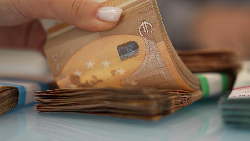 "Recesiune cu inflație ridicată, combinația cea mai nefericită". Avertismentul experţilor pentru România