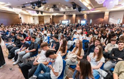 Avertisment înainte de sezonul festivalurilor: campania antidrog „Conștient, nu dependent” ajunge la Pitești