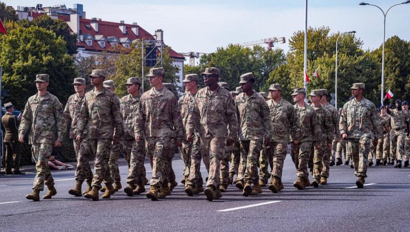 Pentagonul suspendă detaşarea unui efectiv de peste 4.000 de soldaţi americani în Europa