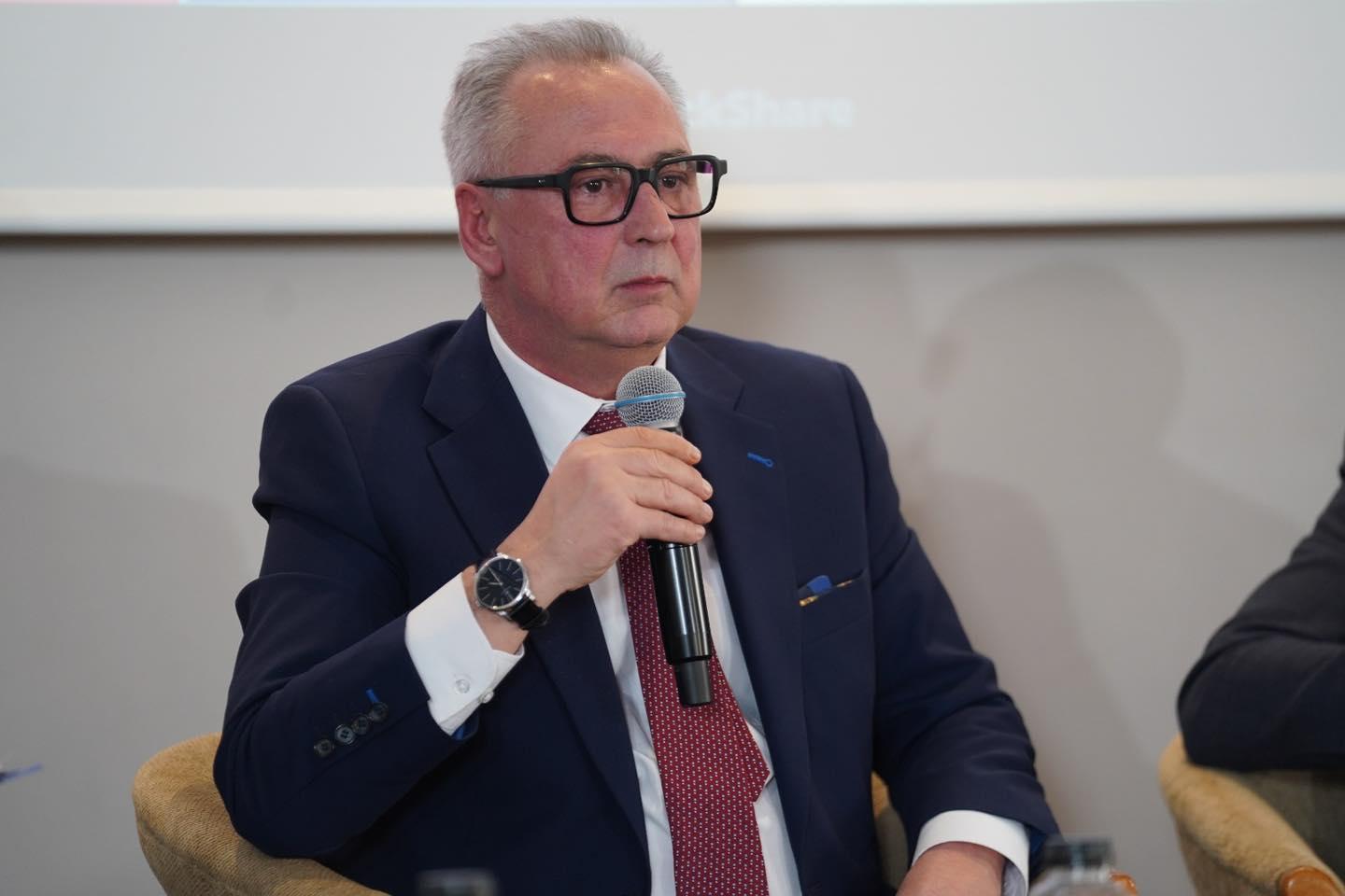 Şeful vămilor Mihai Savin, pus sub control judiciar. Cum ar fi încercat să recupereze permisul unui angajat