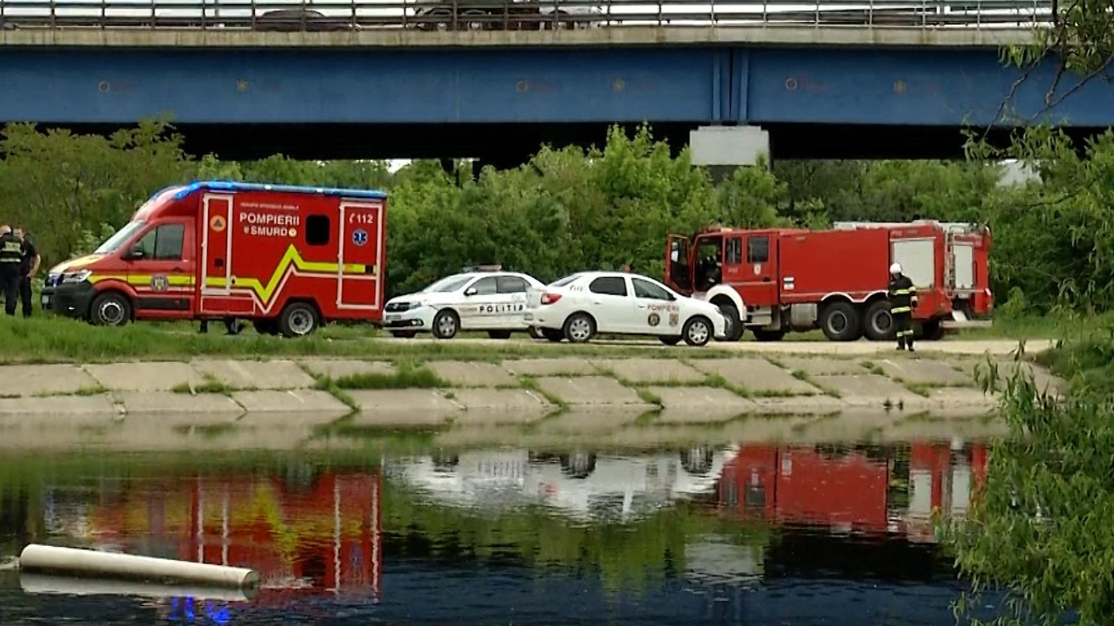 ANIMAȚIE. Băiatul de 16 ani care s-a aruncat în Lacul Chitila ca să își salveze prietena nu știa să înoate