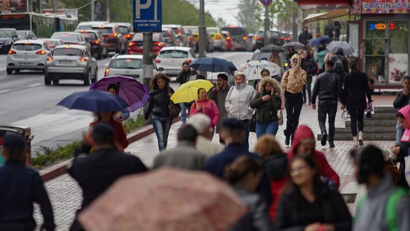 Vremea 18 mai - 15 iunie: ANM anunţă ploi şi vijeii toată săptămâna viitoare. Când scăpăm de frig