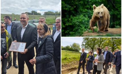 Președintele Poloniei a adoptat un urs din România. Karol Nawrocki, vizită la Sanctuarul de la Zărnești