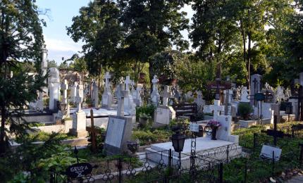 Percheziţii la Bellu. Patru persoane, printre care şi un fals preot, acuzate de înşelăciuni de 850.000 de lei